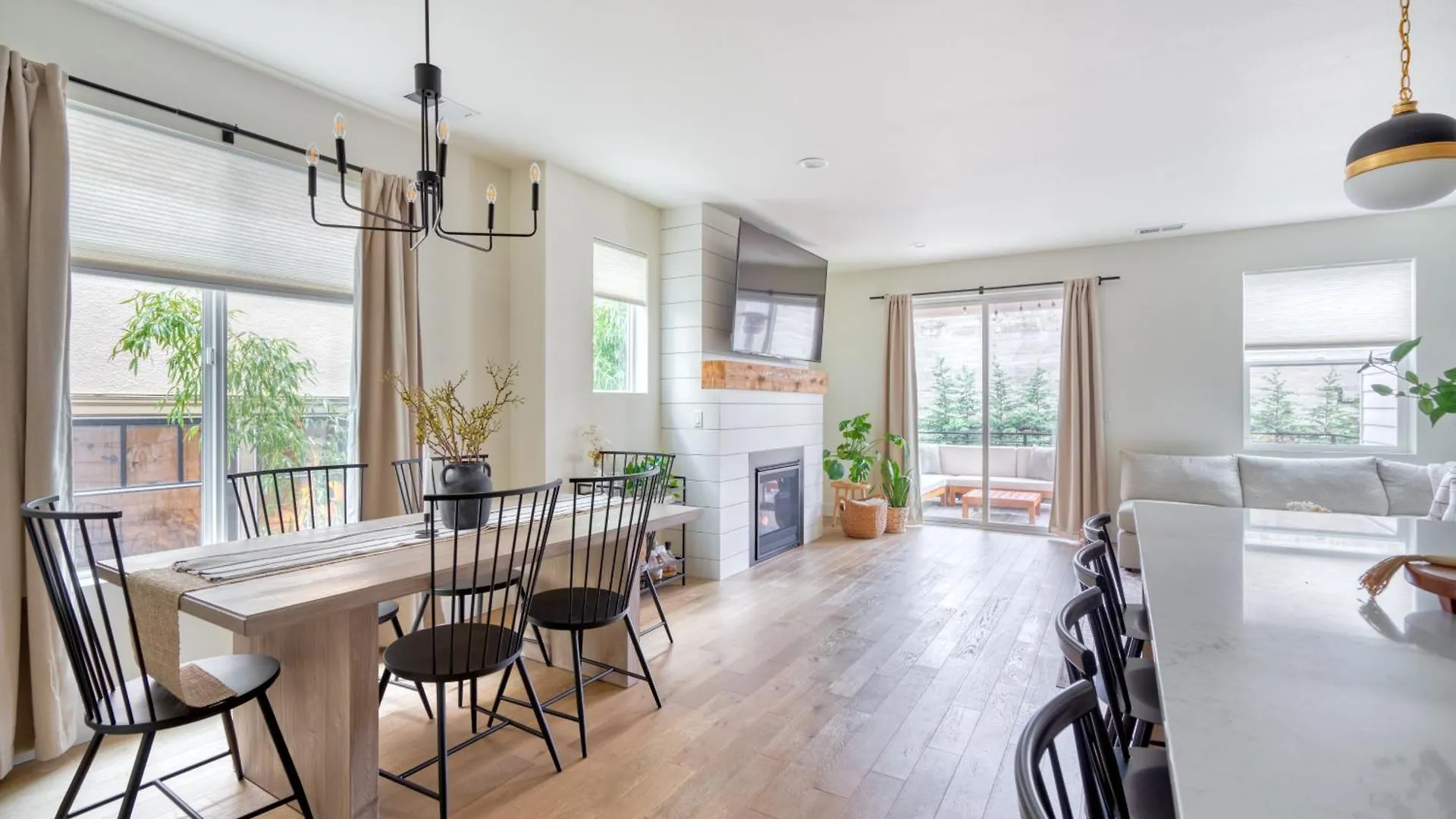 Holiday home Stay Portland Collection - The Madison Farmhouse - Vintage Shops & Espresso