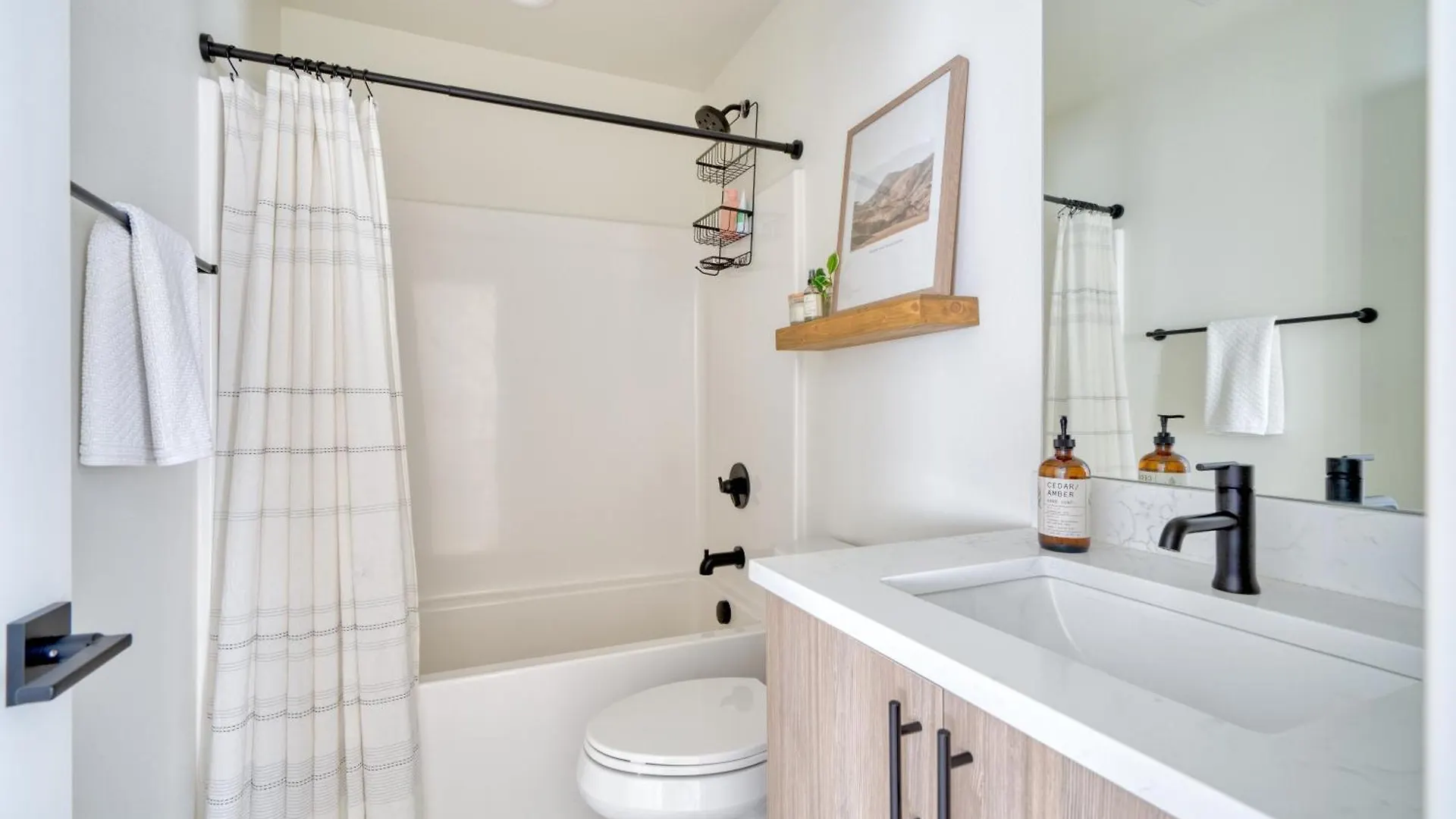 Holiday home Stay Portland Collection - The Madison Farmhouse - Vintage Shops & Espresso United States