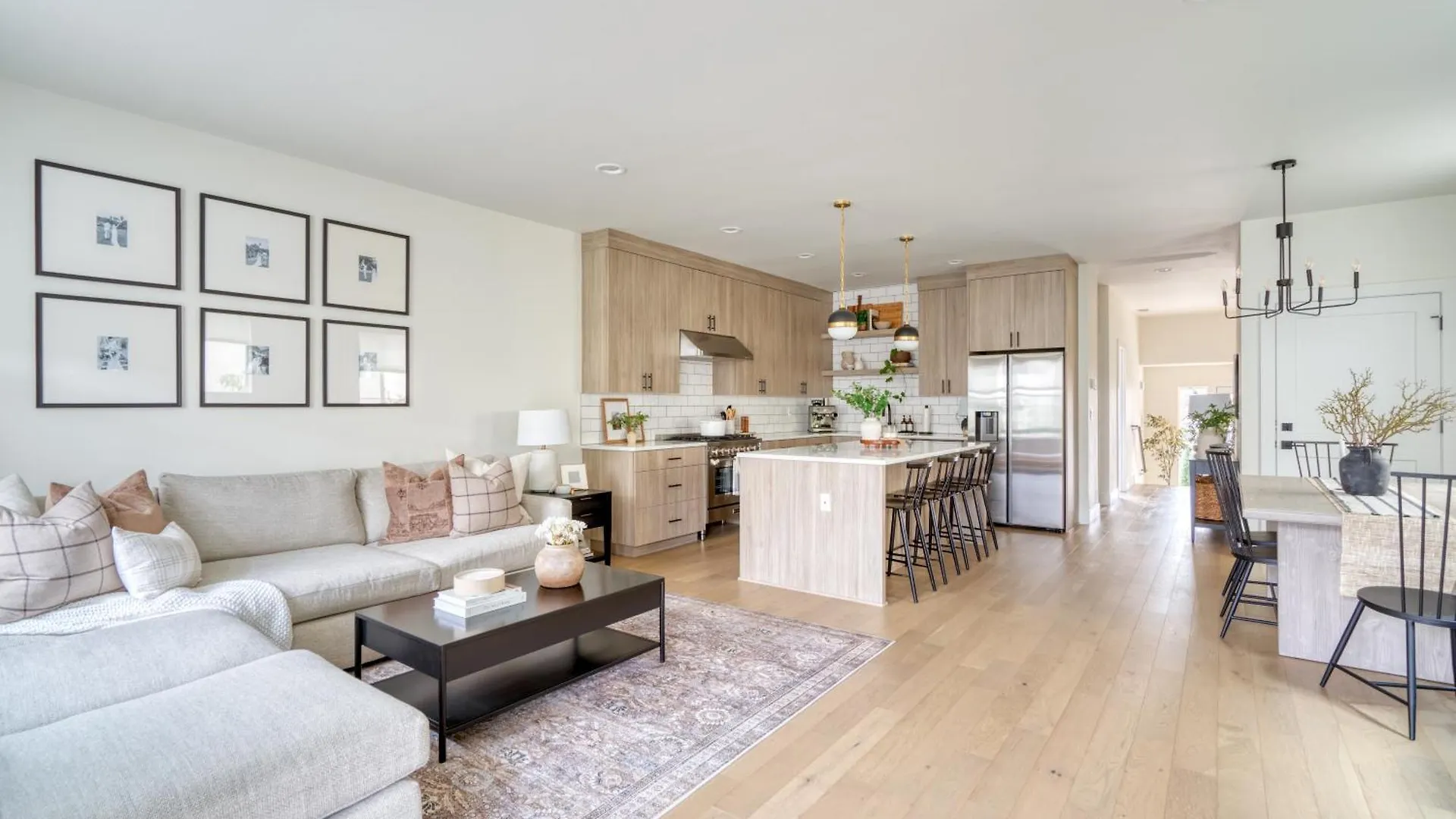 Stay Portland Collection - The Madison Farmhouse - Vintage Shops & Espresso United States