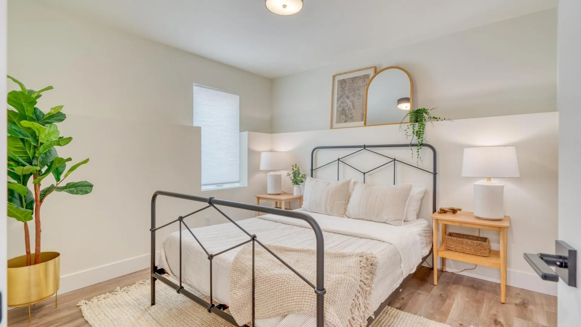 Holiday home Stay Portland Collection - The Madison Farmhouse - Vintage Shops & Espresso